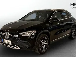 Svart (black) Begagnad 2022 Mercedes GLA180 SUV | 359 900 kr
