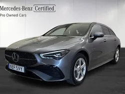 Mörkgrå (grå) Begagnad 2024 Mercedes CLA250e Shooting Brake AMG Kombi | 399 900 kr (Marknadspris)