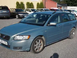 Ljusblå Begagnad 2009 Volvo V50 Momentum Kombi | 37 900 kr (Marknadspris)