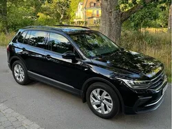 Svart Begagnad 2022 VW Tiguan SUV | 299 000 kr (Marknadspris)