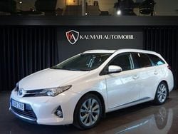 Vit Begagnad 2013 Toyota Auris Touring Sports Edition Kombi | 129 900 kr (Marknadspris)