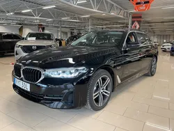 Svart Begagnad 2022 BMW 530e Sport Line Kombi | 369 000 kr (Bra pris)