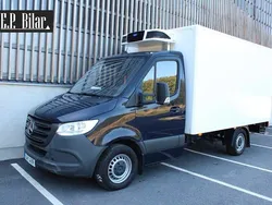 Mörkblå (blå) Begagnad 2022 Mercedes Sprinter Van | 399 800 kr (Bra pris)