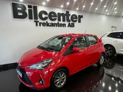 Röd Begagnad 2017 Toyota Yaris Active Halvkombi | 109 900 kr (Marknadspris)