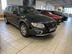 Mörkblå Begagnad 2016 Volvo XC70 Momentum SUV | 199 500 kr (Marknadspris)