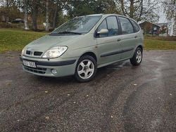 Grön Begagnad 2003 Renault Scénic Authentique Minibuss | 11 000 kr (Marknadspris)