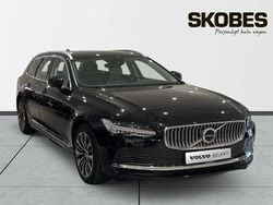 Svart Begagnad 2023 Volvo V90 Core Kombi | 419 500 kr (Marknadspris)