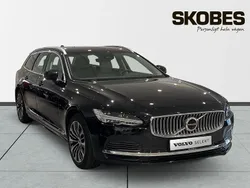 Svart Begagnad 2023 Volvo V90 Core Kombi | 419 500 kr (Marknadspris)