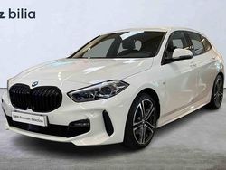 Vit Begagnad 2022 BMW 118 M Sport Halvkombi | 275 000 kr (Lite dyr)