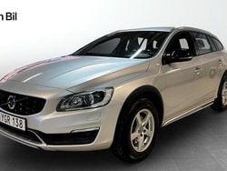 Silver Begagnad 2016 Volvo V60 CC Summum Kombi | 199 900 kr (Marknadspris)