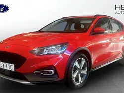 Röd (red) Begagnad 2021 Ford Focus Active Halvkombi | 199 900 kr (Marknadspris)