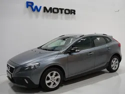 Grå Begagnad 2017 Volvo V40 CC Kombi | 104 900 kr (Marknadspris)