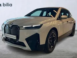 Vit Begagnad 2023 BMW iX Comfort Edition SUV | 749 000 kr (Superpris)