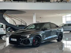 Grå Begagnad 2023 Audi RS3 Halvkombi | 649 000 kr (Marknadspris)