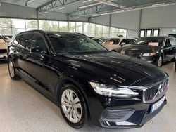 Svart Begagnad 2019 Volvo V60 Momentum Kombi | 214 900 kr (Marknadspris)