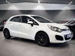 Vit Begagnad 2012 Kia Rio Halvkombi | 69 900 kr (Marknadspris)
