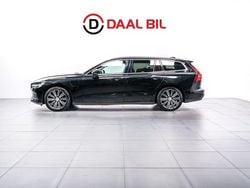 Svart Begagnad 2022 Volvo V60 Inscription Kombi | 259 700 kr (Marknadspris)