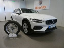 Vit Begagnad 2022 Volvo V60 CC Kombi | 299 900 kr (Bra pris)