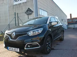 Svart Begagnad 2015 Renault Captur SUV | 95 000 kr (Marknadspris)