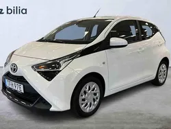 Vit Begagnad 2021 Toyota Aygo Halvkombi | 129 900 kr