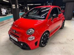 Röd Begagnad 2016 Fiat 500 Abarth Halvkombi | 225 000 kr