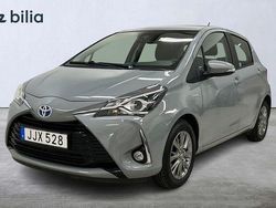 Grå Begagnad 2018 Toyota Yaris Active Halvkombi | 149 800 kr