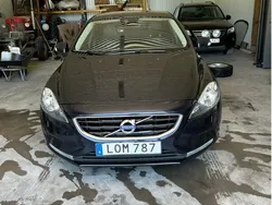 Blå Begagnad 2016 Volvo V40 Kinetic Kombi | 100 000 kr (Bra pris)