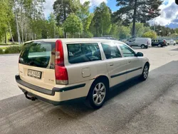 Vit Begagnad 2001 Volvo V70 Kombi | 25 000 kr (Marknadspris)