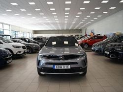 Gråmetallic Begagnad 2023 Opel Mokka Ultimate SUV | 259 900 kr (Marknadspris)