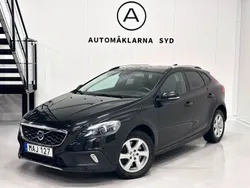 Svart Begagnad 2016 Volvo V40 CC Summum Kombi | 174 900 kr (Bra pris)