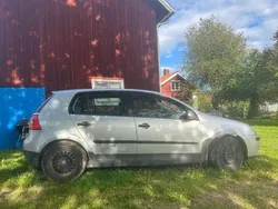 Silver Begagnad 2005 VW Golf IV Trendline Halvkombi | 10 000 kr (Superpris)