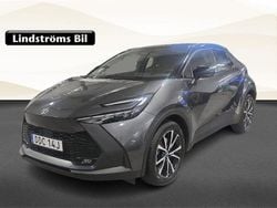 Grå Begagnad 2025 Toyota C-HR Style SUV | 399 900 kr (Bra pris)
