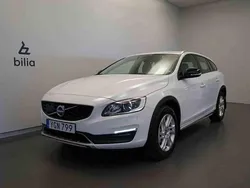 Vit Begagnad 2017 Volvo V60 CC Kombi | 184 500 kr (Lite dyr)