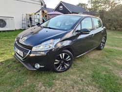 Svart Begagnad 2012 Peugeot 208 Halvkombi | 48 000 kr (Marknadspris)