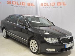 Svart Begagnad 2011 Skoda Superb Elegance Halvkombi | 59 900 kr (Marknadspris)
