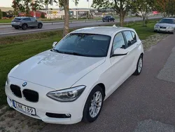 Vit Begagnad 2015 BMW 118 Halvkombi | 160 000 kr (Marknadspris)