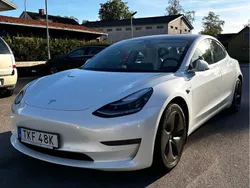 Vit Begagnad 2020 Tesla Model 3 Long Range Sedan | 250 000 kr (Bra pris)