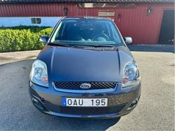 Grå Begagnad 2008 Ford Fiesta Halvkombi | 43 000 kr (Marknadspris)