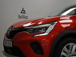 Röd Begagnad 2022 Renault Captur Zen SUV | 169 900 kr (Marknadspris)