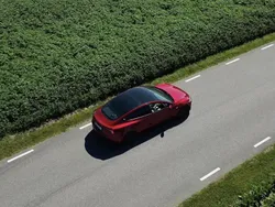 Röd Begagnad 2024 Tesla Model 3 Long Range AWD Sedan | 499 000 kr
