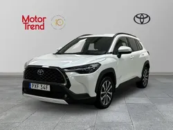 Vit Begagnad 2023 Toyota Corolla Cross Style SUV | 374 900 kr (Marknadspris)
