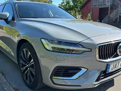 Grå Begagnad 2024 Volvo V60 Kombi | 450 000 kr (Marknadspris)
