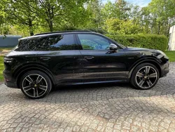 Svart Begagnad 2022 Porsche Cayenne Platinum Edition SUV | 895 000 kr (Marknadspris)