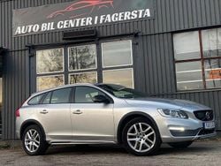 Silver Begagnad 2016 Volvo V60 CC Summum Kombi | 184 900 kr (Marknadspris)