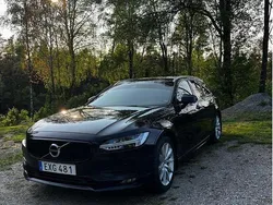 Svart Begagnad 2019 Volvo V90 Momentum Kombi | 165 000 kr (Marknadspris)
