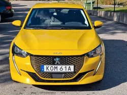 Gul Begagnad 2021 Peugeot e-208 Allure Halvkombi | 199 800 kr (Dyr)