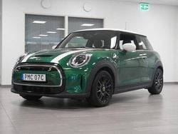 Grön Begagnad 2022 Mini Cooper Essential Halvkombi | 214 500 kr (Marknadspris)