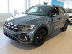 Mörkblå (petroleum blue metallic b) Ny 2025 VW T-Roc Style SUV | 449 100 kr