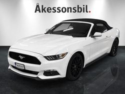 Vit Begagnad 2015 Ford Mustang Cab | 309 000 kr