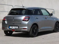 Grå Ny 2025 Suzuki Swift Halvkombi | 259 900 kr (Marknadspris)